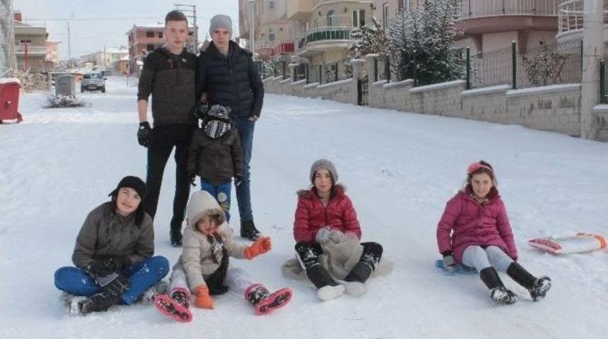 &Ccedil;ocukların Kızak Keyfi