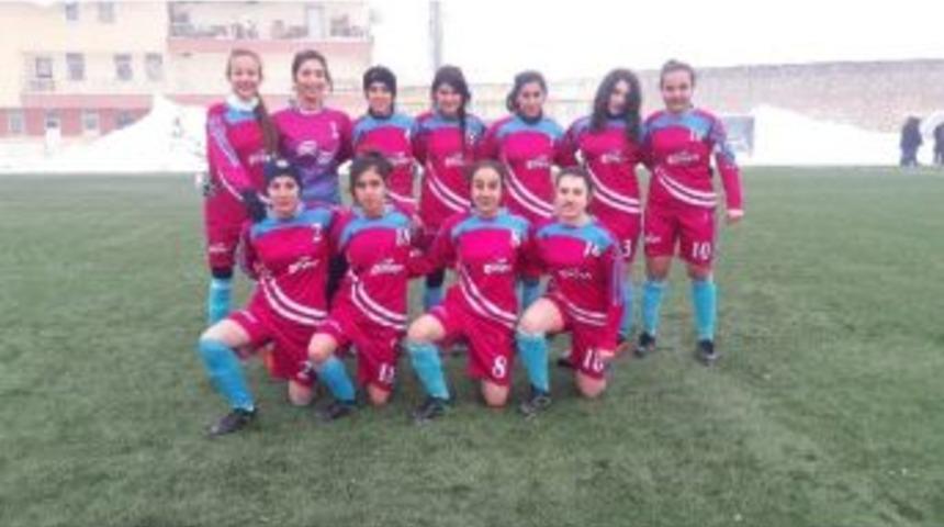 Siirt Kadınlar Futbol Takımı Deplasmanda 3 Puan Aldı
