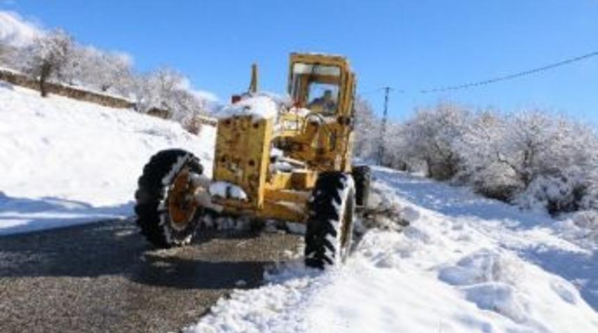 Erzincan’da 144 Köy Yolu Ulaşıma Kapandı