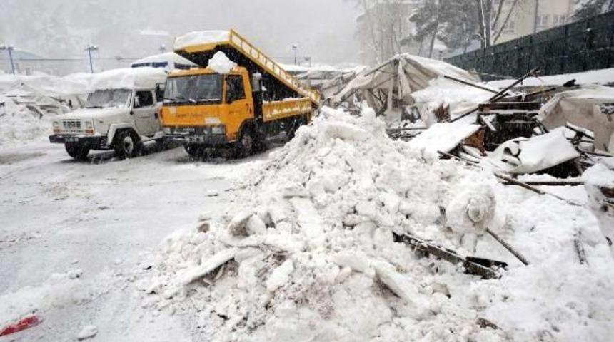 Sarıyer'de Pazarın &Ccedil;atısı &Ccedil;&ouml;kt&uuml;