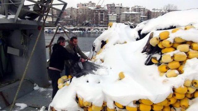 Tekirdağ da Ağları Donan Balık&ccedil;ılar Denize A&ccedil;ılamadı 1