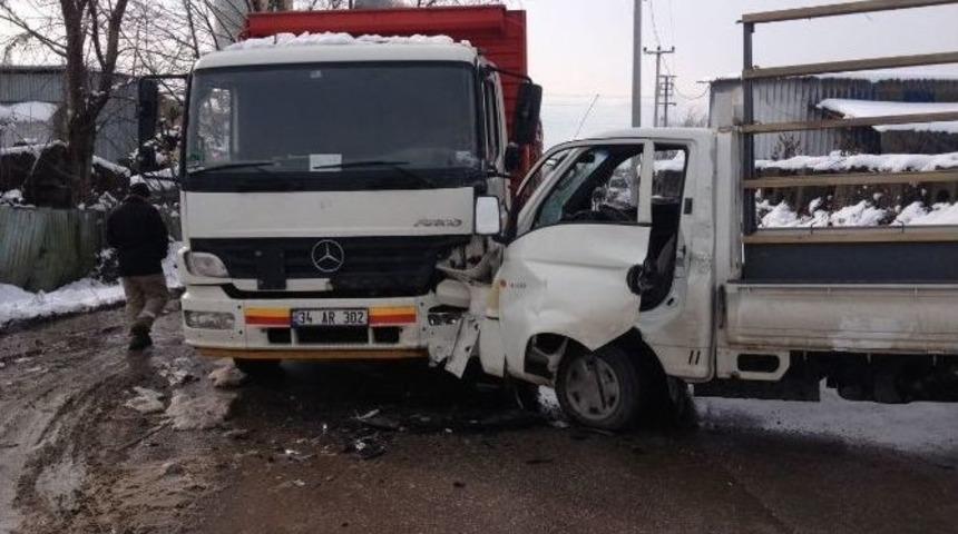 Buzlu Yolda Kaza: 1 Yaralı