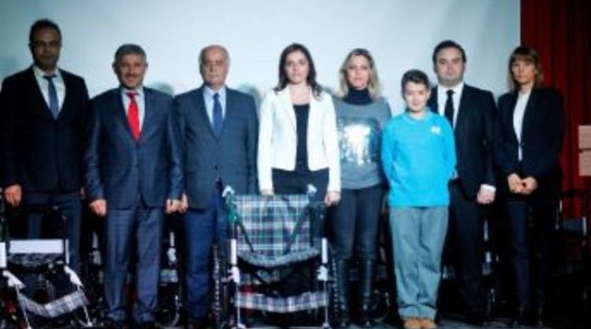 Öğrenciler 11 Engelli Vatandaşa Tekerlekli Sandalye Aldı