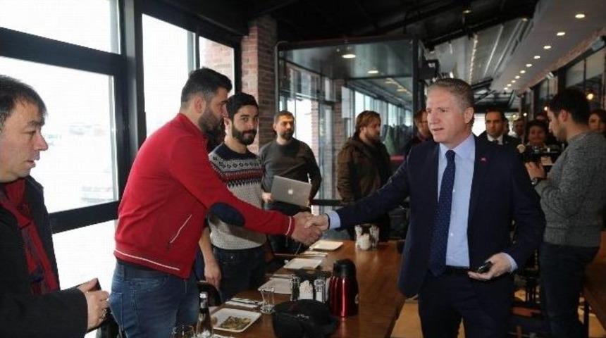 Vali G&uuml;l: "basının Varlığı Bizlere G&uuml;&ccedil; Veriyor"