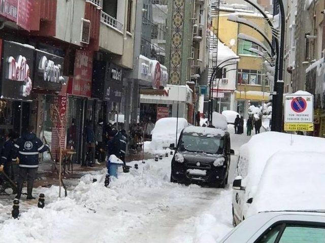 Biga Belediyesi Karla Mücadele Çalışmalarını Sürdürüyor