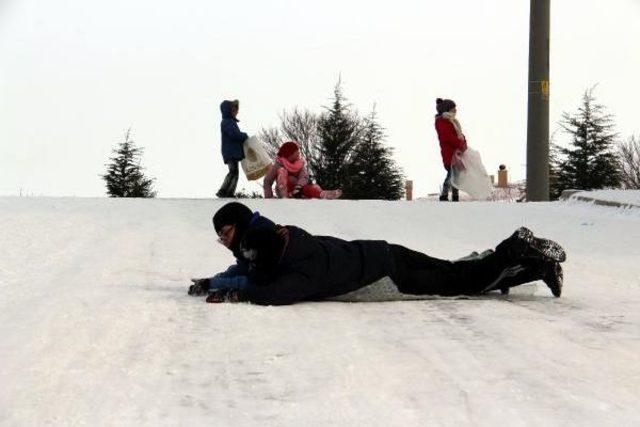 Tunca Nehri Buz Tuttu, Karın Keyfini Çocuklar Çıkardı