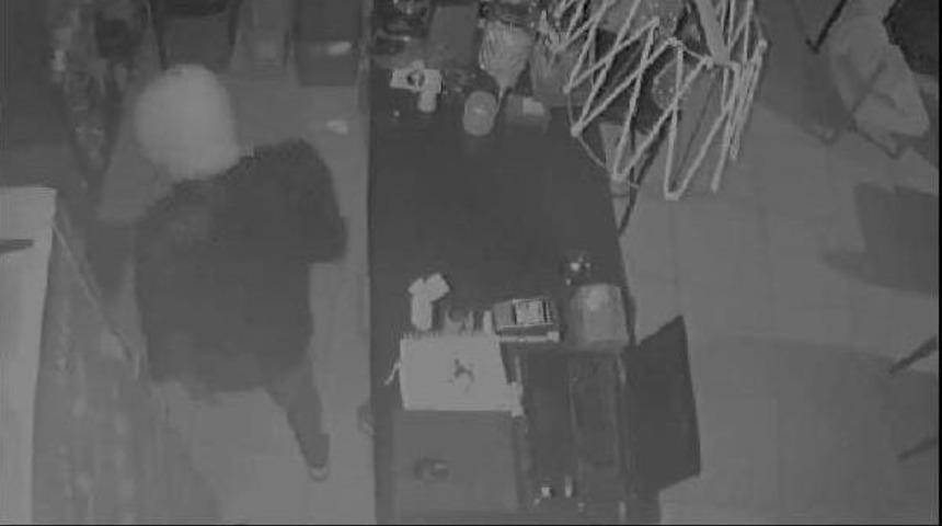 &Ouml;nce G&uuml;venlik Kamerasını Kapattı