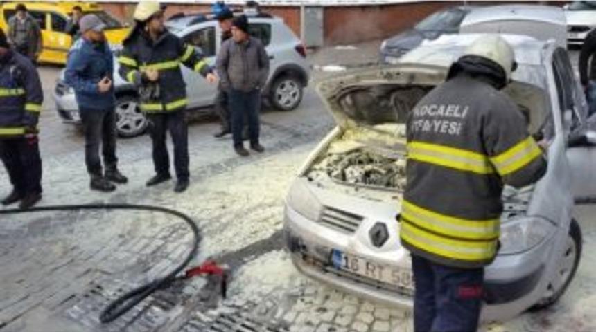 Otomobil Yandı, Yardımına İtfaiye Koştu