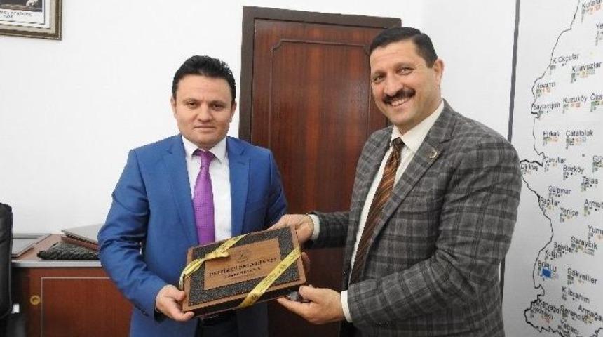 Kaymakam Akyol Misafirlerini Ağırladı