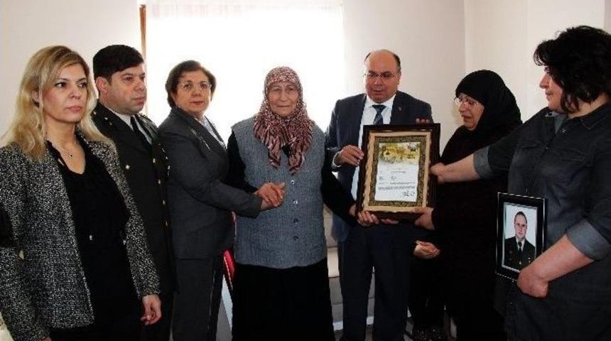 Şehit Annesine &lsquo;şehitlik Beratı&rdquo;