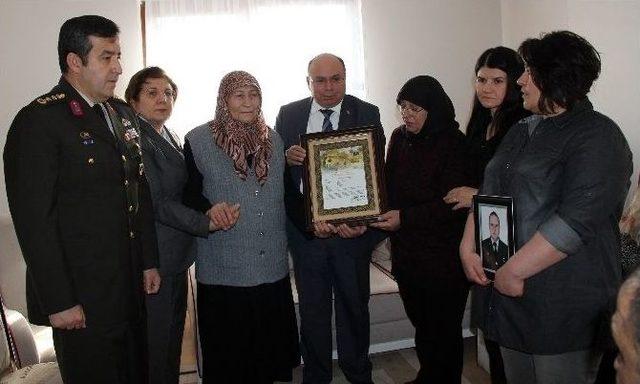 Şehit Annesine &lsquo;şehitlik Beratı&rdquo; 1