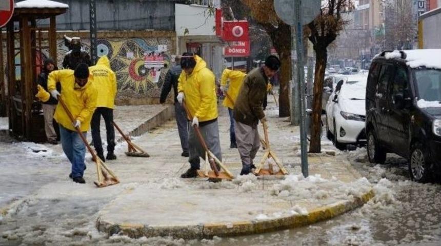 Adıyaman Belediyesinden Kar Temizleme &Ccedil;alışması