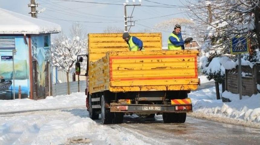 Kar Yağışıyla Kartepe Beyaza B&uuml;r&uuml;nd&uuml;