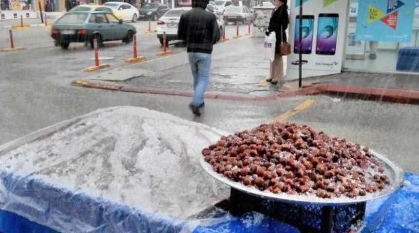 Mersin'e Karla Karışık Dolu Yağdı