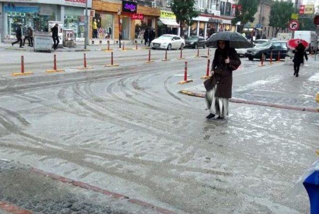 Mersin'e Karla Karışık Dolu Yağdı