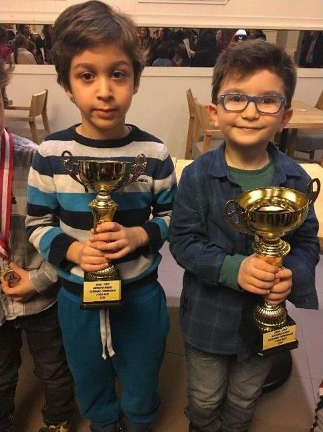 Gkv&rsquo;li Minik Satran&ccedil;&ccedil;ılar &Ouml;d&uuml;lle D&ouml;nd&uuml; 1