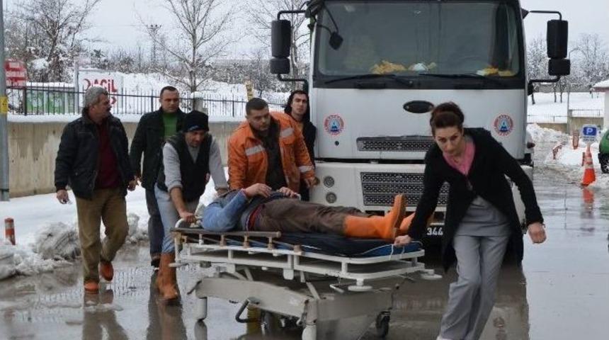 Temizlik İş&ccedil;isini Elektrik &Ccedil;arptı