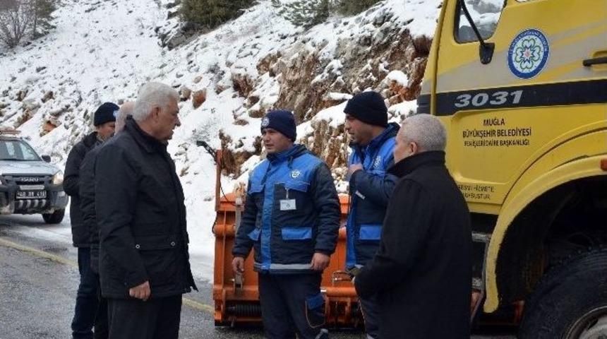Başkan G&uuml;r&uuml;n Karla M&uuml;cadele &Ccedil;alışmalarını Yerinde İnceledi