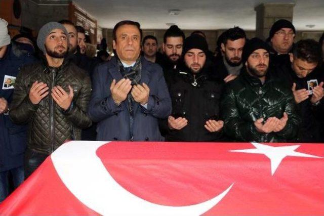 Almanya da &Ouml;ld&uuml;r&uuml;len Işadamı Samsun da Toprağa Verildi 2
