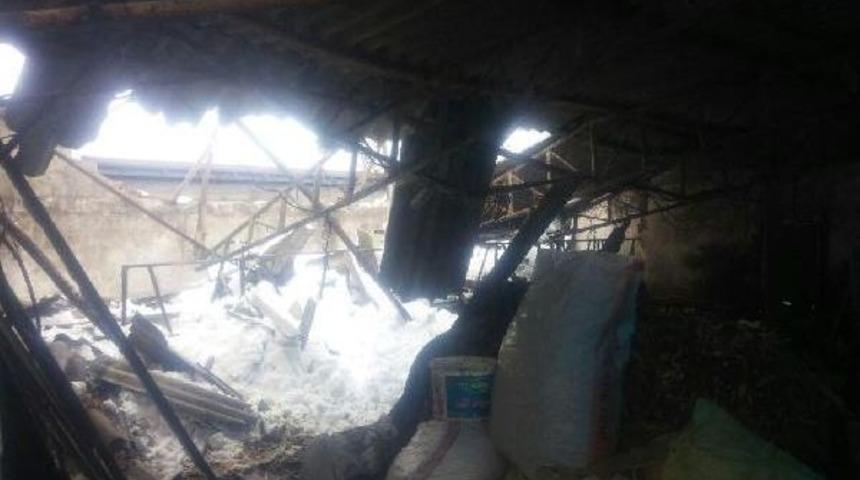 Kar, K&uuml;meslerin &Ccedil;atılarını &Ccedil;&ouml;kertti