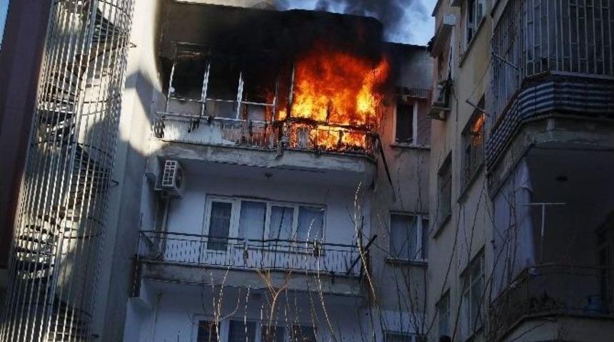 Antalya&rsquo;da Korkutan Ev Yangını