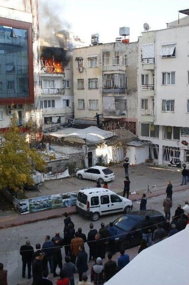 Antalya’da Korkutan Ev Yangını