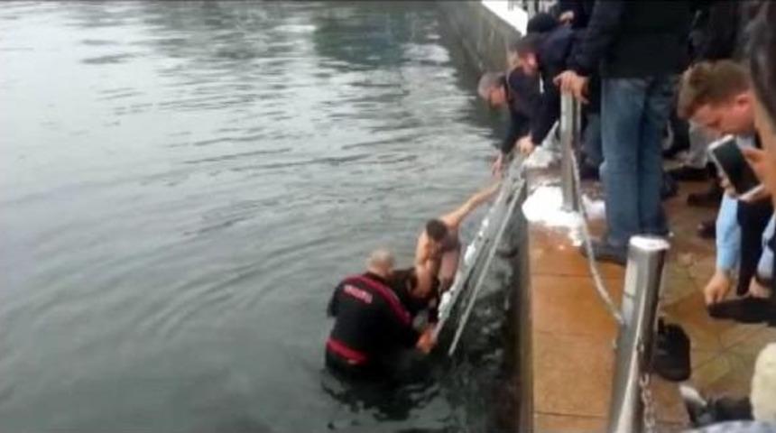 Denize Atlayarak Intihara Kalkışan Kişi Kurtarıldı