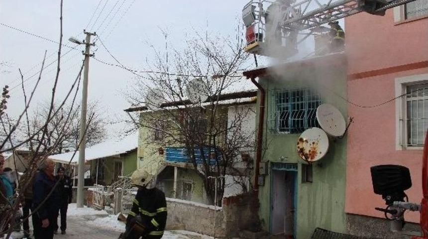 K&uuml;tahya&rsquo;daki Ev Yangını B&uuml;y&uuml;meden S&ouml;nd&uuml;r&uuml;ld&uuml;