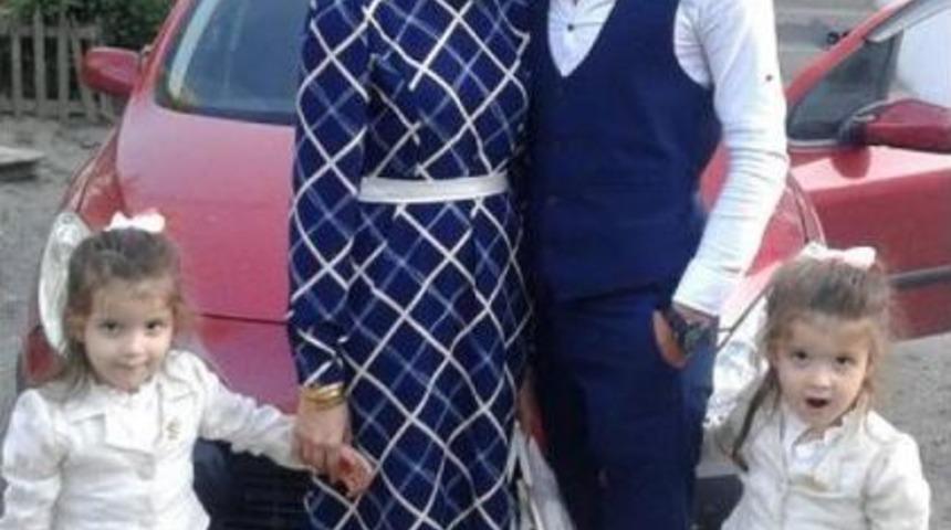 İkizlerden Geriye Yaptıkları Kardan Adam Ve Terlikler Kaldı