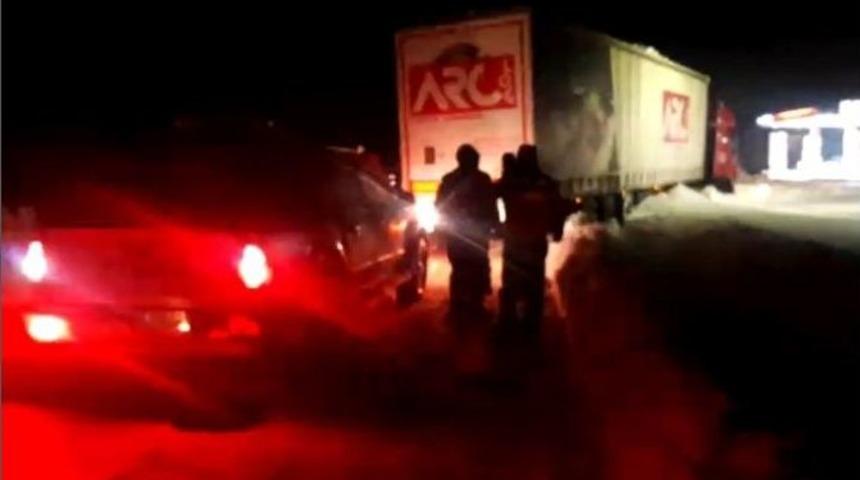 Kayan Tır Bursa-bandırma Karayolunu Ulaşıma Kapattı