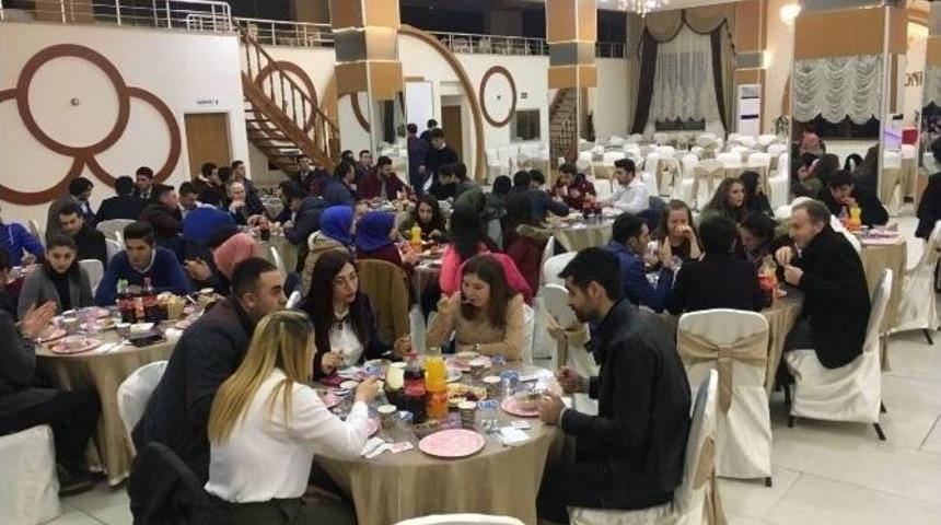 Vezirk&ouml;pr&uuml;&rsquo;de Gen&ccedil;lerden Birlik Mesajı