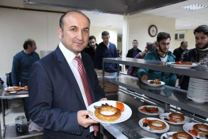 Rektörden Öğrencilere Çay-simit G3