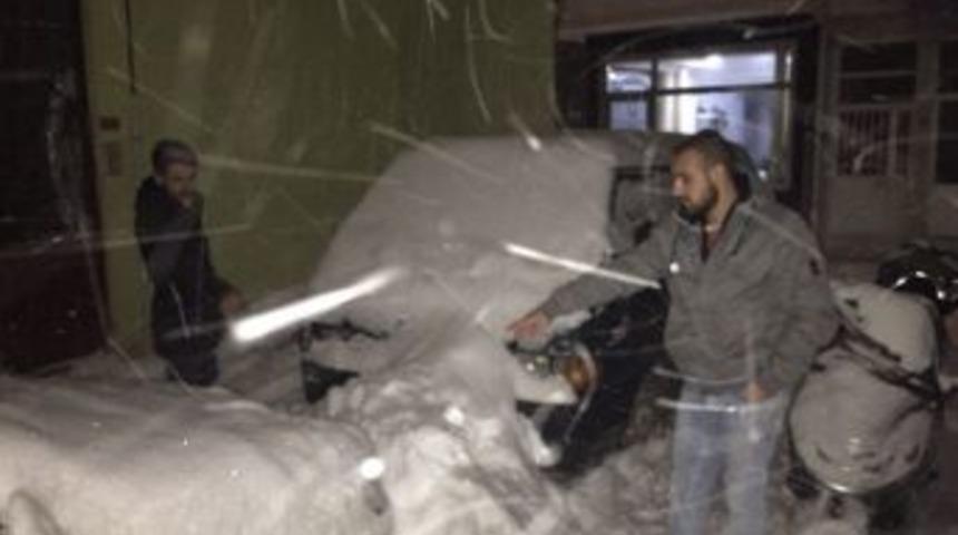 &Ccedil;ıkmaz Sokağa Daldı, Karın Altında Saklanırken Yakalandı