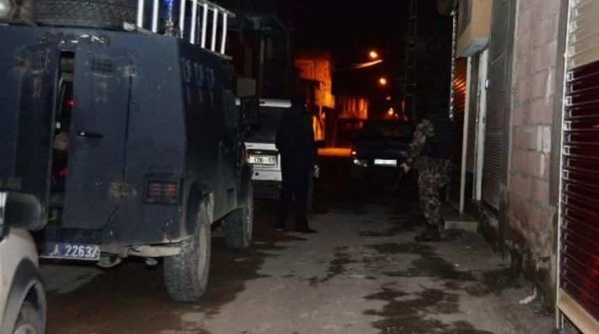Adana'da 1.2 Ton Esrar Ile Ilgili 49 Kişi G&ouml;zaltına Alındı