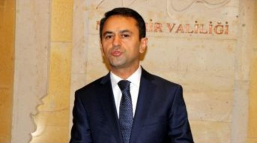 Vali Aktaş Gazeteciler G&uuml;n&uuml;&rsquo;n&uuml; Kutladı