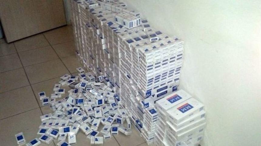 Otomobilden 3 Bin Paket Ka&ccedil;ak Sigara &Ccedil;ıktı