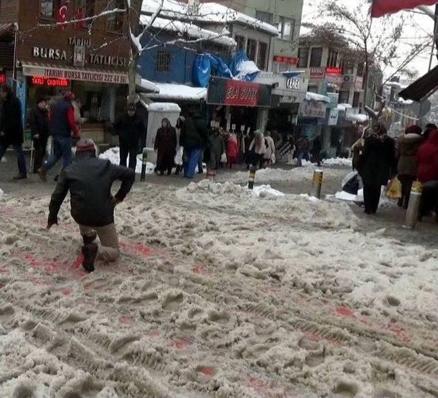 Buz Pistine Dönen Kaldırımlarda Bursalılar Zor Anlar Yaşadı...(özel Haber)