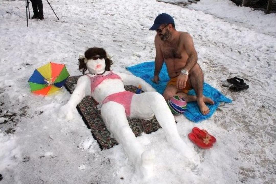 Ge&ccedil;en Sene Evlendiği Kardan Gelinle Bu Yıl Balayına &Ccedil;ıktı...(&ouml;zel Haber)