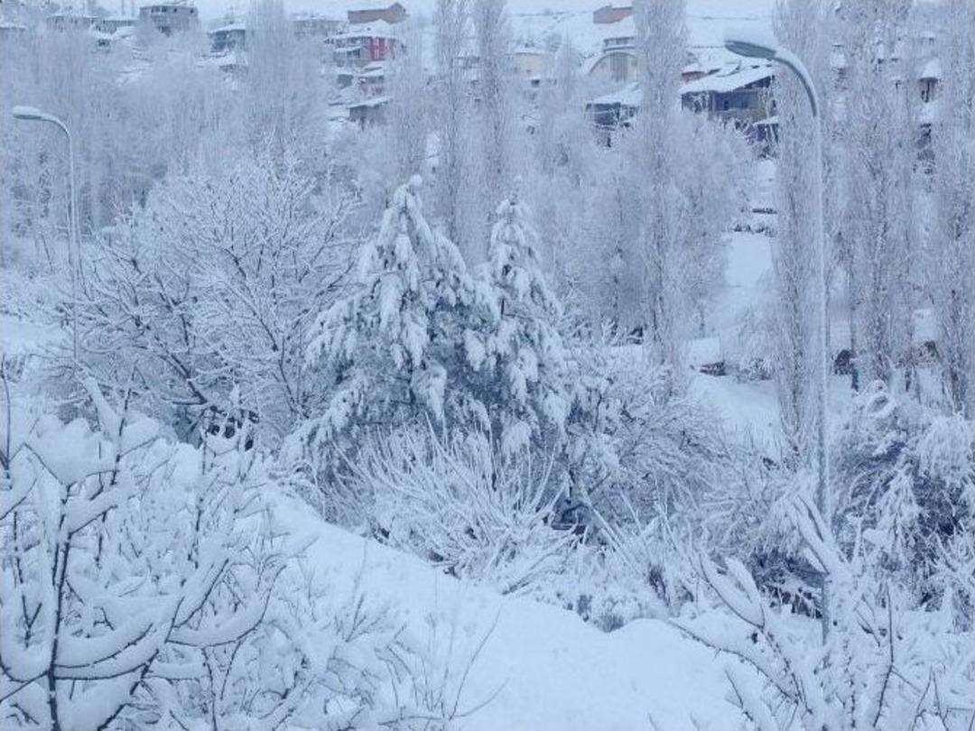 Adana&rsquo;nın Kuzey İl&ccedil;esi Kar Esaretinde