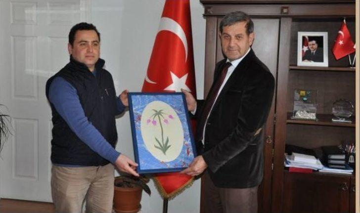 Ebru Ustasından Başkan Süleyman Özkan’a Hediye