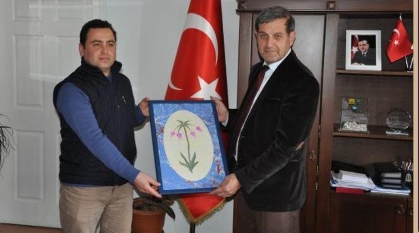 Ebru Ustasından Başkan S&uuml;leyman &Ouml;zkan&rsquo;a Hediye