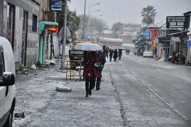 İzmir'de Kar Etkili Oldu