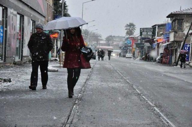 İzmir'de Kar Etkili Oldu