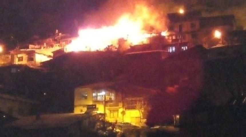 Ermenek'te Ev Yandı; Baba Ve Kurtarmak Istediği 2 Kızı &Ouml;ld&uuml; - Ek Fotoğraf)