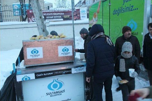 Soğuk Havada Sultangazililer İ&ccedil;ini Sıcak &Ccedil;orba İle Isıttı 3