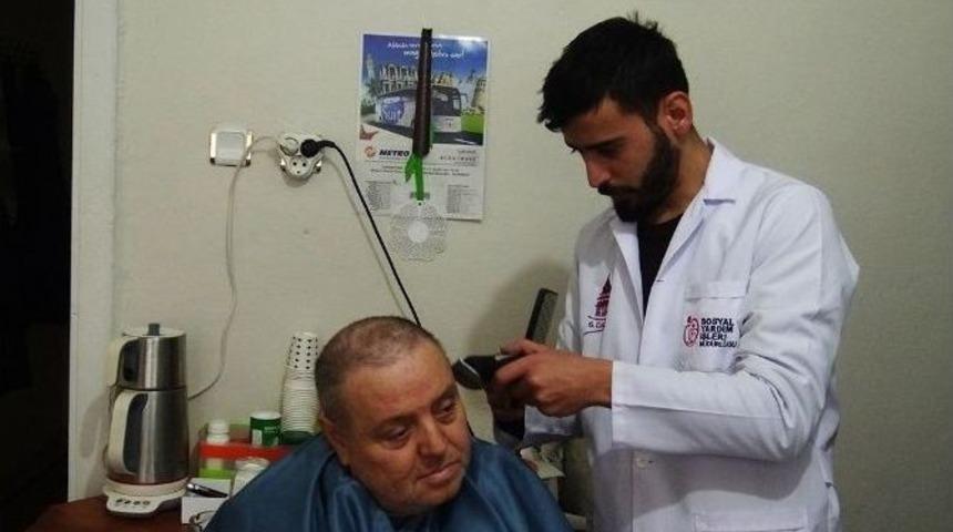 Beyoğlu Belediyesi Yaşlı Ve Engelli Vatandaşların Y&uuml;z&uuml;n&uuml; G&uuml;ld&uuml;rd&uuml;