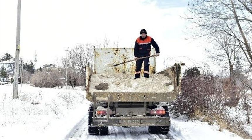 Mamak&rsquo;ta Kar Ve Buz Mesaisi Devam Ediyor