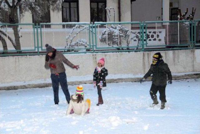 Muğla'ya 6 Yıl Sonra Kar Yağdı Bazı Ilçelerde Okullar Tatil Edildi