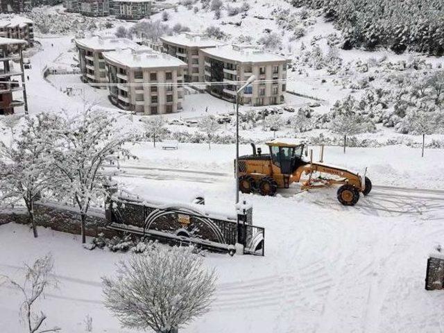 Muğla'ya 6 Yıl Sonra Kar Yağdı Bazı Ilçelerde Okullar Tatil Edildi