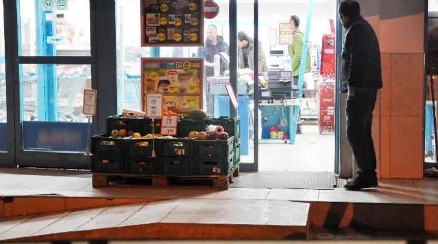 Markette Bı&ccedil;aklı Soygun